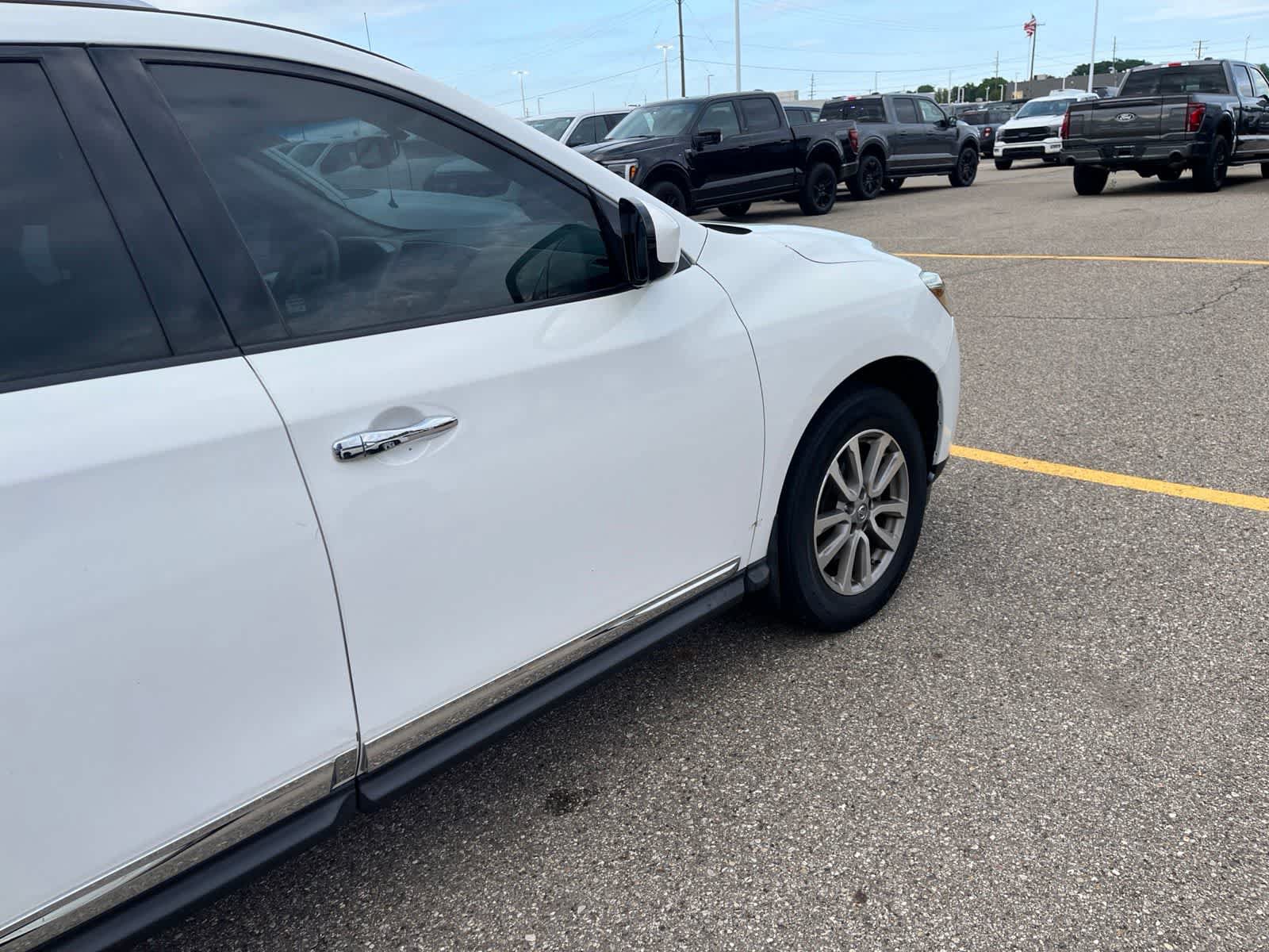 Used 2014 Nissan Pathfinder SL w/ SL Tech Package AWD/4WD image 16