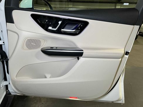 Certified 2025 Mercedes-Benz GLC 300 4MATIC image 10