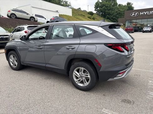 Used 2025 Hyundai Tucson SE AWD/4WD image 3