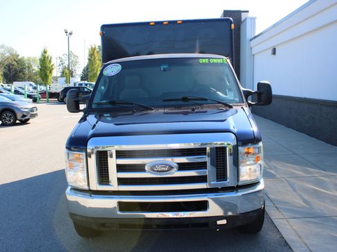 Used 2011 Ford E-350 and Econoline 350 Super Duty image 2