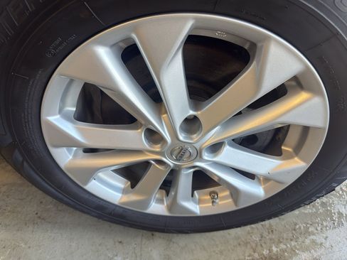 Used 2015 Nissan Rogue SV w/ SV Premium Package image 34