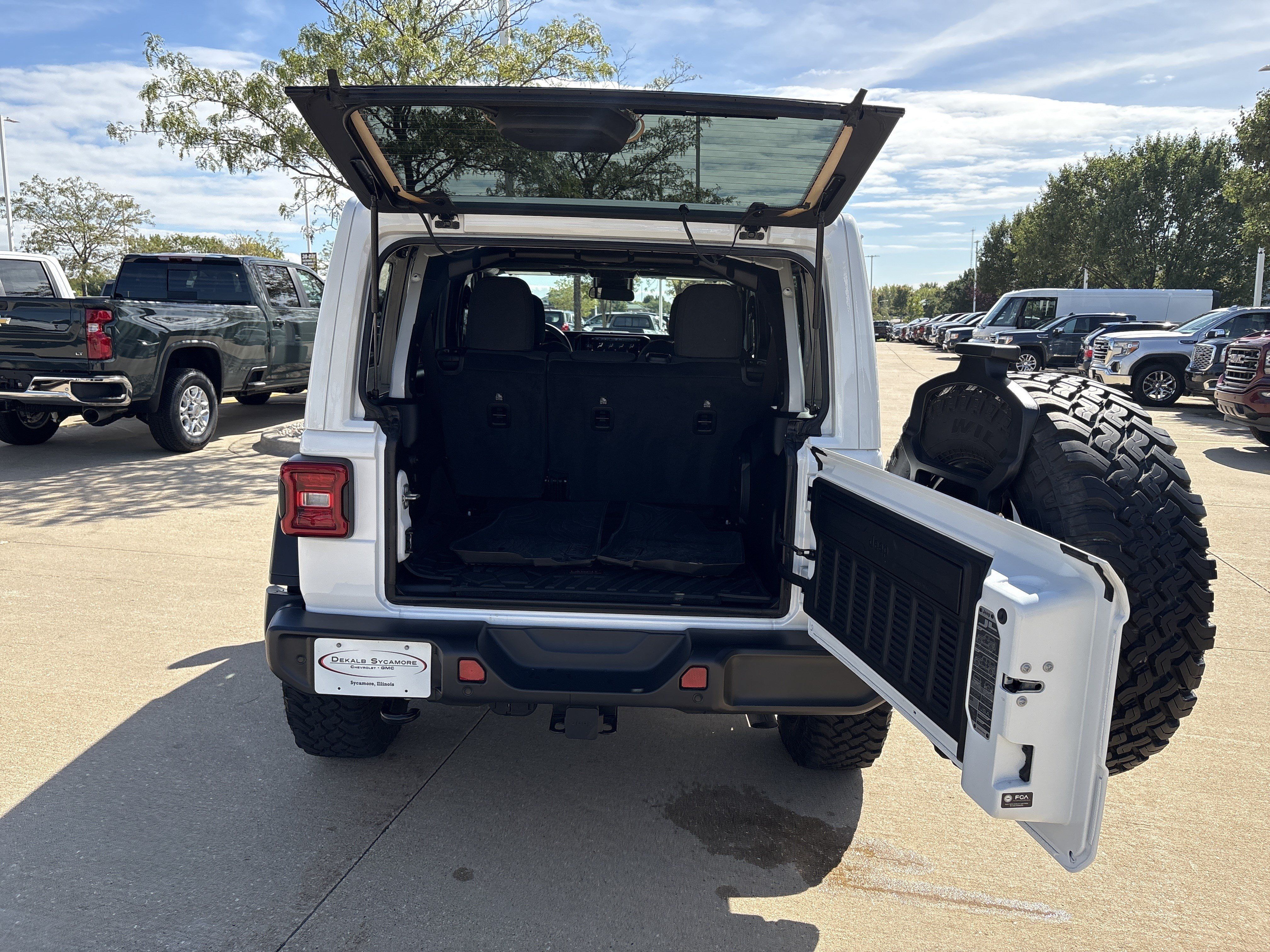 Used 2024 Jeep Wrangler Unlimited Sport AWD/4WD image 13