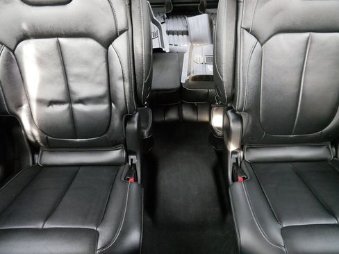 Used 2023 Jeep Grand Cherokee L Limited w/ Black Appearance Package image 13