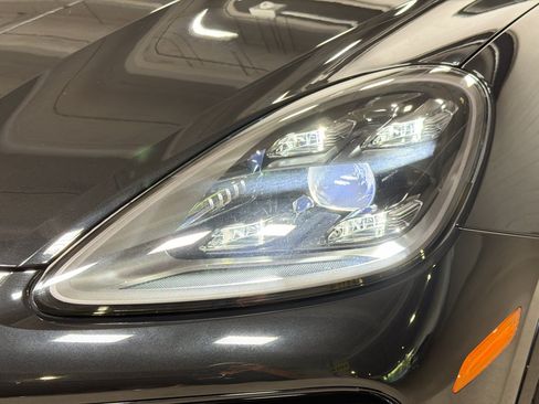 Certified 2023 Porsche Cayenne Turbo AWD/4WD image 10