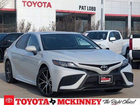 Used 2024 Toyota Camry SE image 1