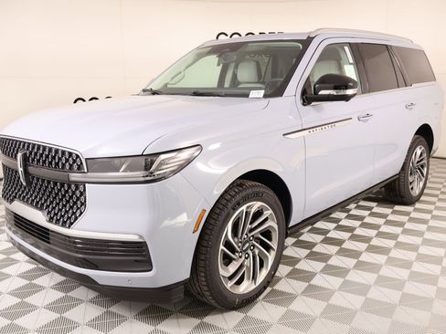 New 2026 Lincoln Navigator Reserve AWD/4WD image 11