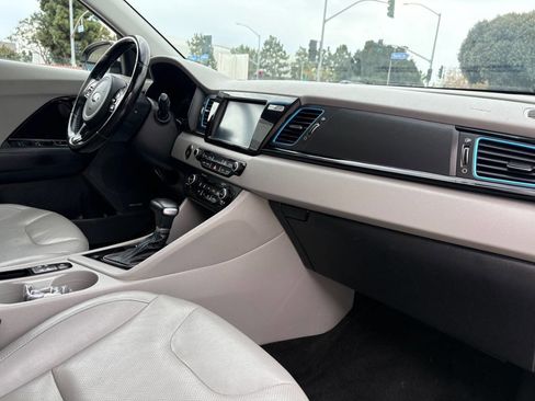 Used 2017 Kia Niro Touring w/ Advanced Technology Package image 29
