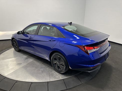 Certified 2023 Hyundai Elantra SEL w/ Preferred Accessory Package FWD image 5