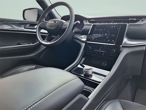 Used 2023 Jeep Grand Cherokee L Altitude image 27