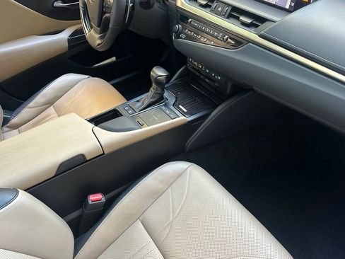 Certified 2020 Lexus ES 300h w/ Luxury Package image 32
