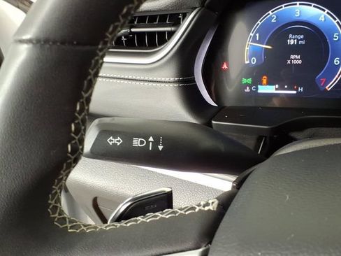 Used 2023 Jeep Grand Cherokee L Laredo AWD/4WD image 19
