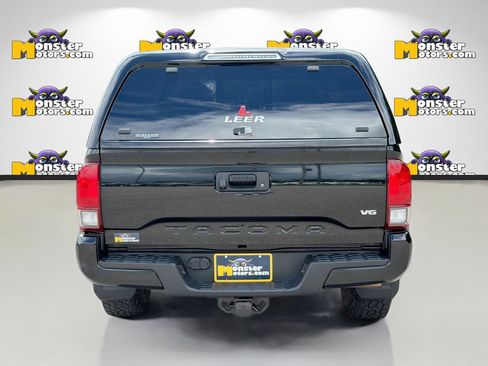 Used 2018 Toyota Tacoma TRD Off-Road AWD/4WD image 6