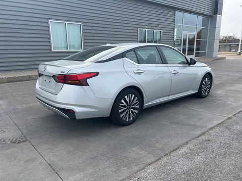 Used 2024 Nissan Altima 2.5 SV image 5