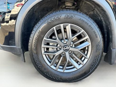 Used 2023 Nissan Rogue S image 29