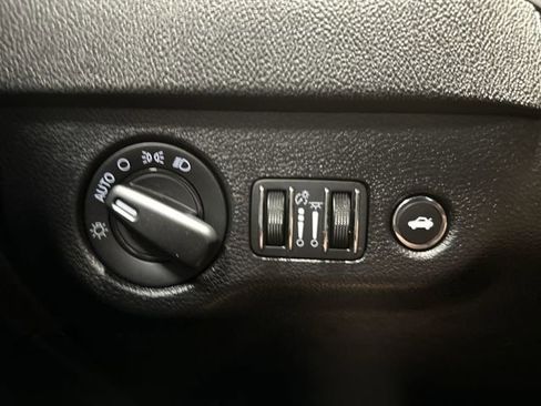 Used 2023 Dodge Charger SXT RWD image 18
