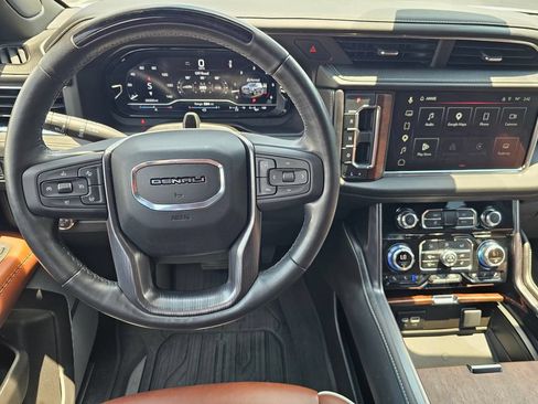 Used 2023 GMC Yukon Denali Ultimate AWD/4WD image 18