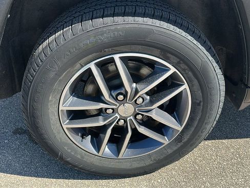 Used 2018 Jeep Grand Cherokee Limited image 9