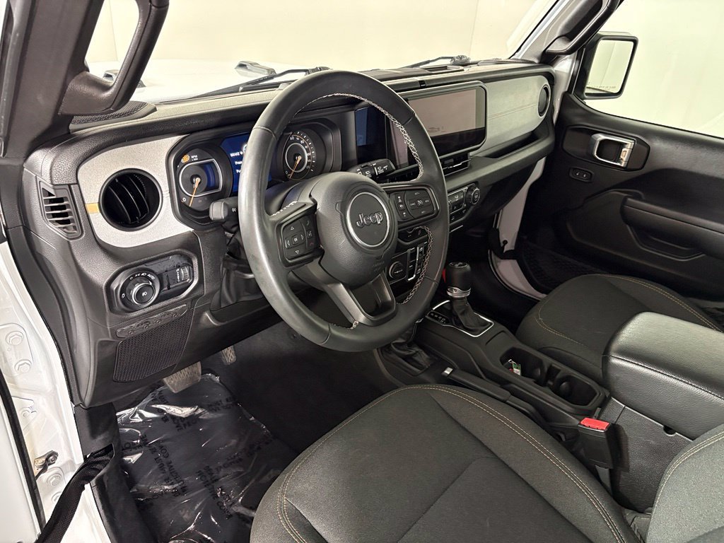 Used 2025 Jeep Wrangler Unlimited Sport AWD/4WD image 16