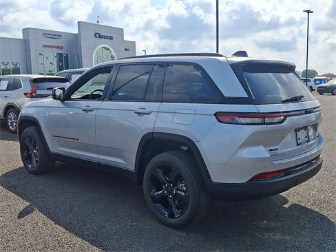 New 2025 Jeep Grand Cherokee Limited w/ Black Appearance Package image 5