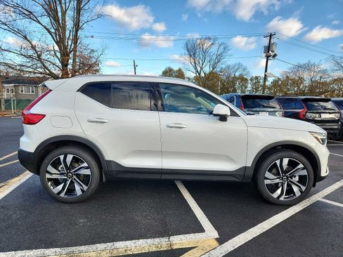 Used 2025 Volvo XC40 B5 Ultra w/ Protection Package Premier image 7