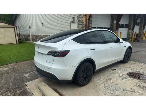 Used 2024 Tesla Model Y Long Range AWD/4WD image 3