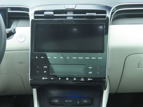 Used 2023 Hyundai Tucson Limited image 14