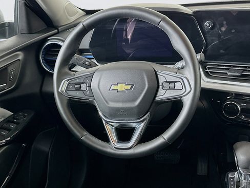 Used 2025 Chevrolet Trax LT w/ LT Convenience Package FWD image 18