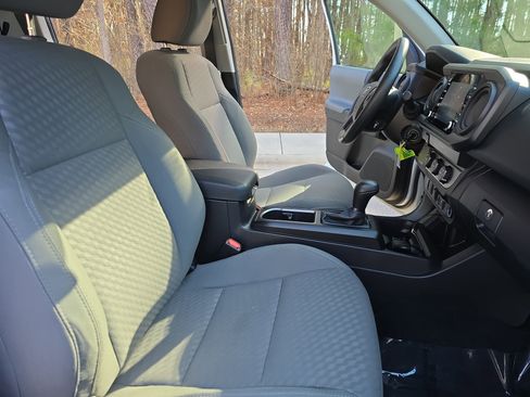 Used 2022 Toyota Tacoma SR w/ SR Convenience Package image 10