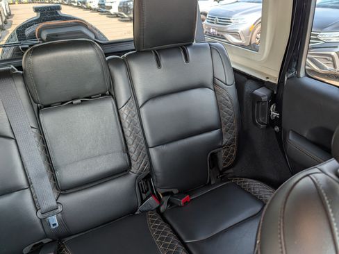 Used 2022 Jeep Wrangler Unlimited Sahara AWD/4WD image 14