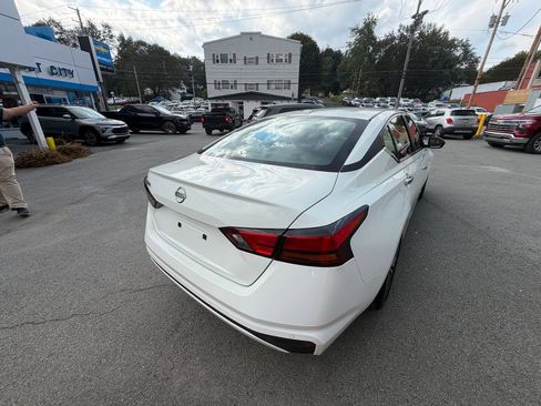Used 2025 Nissan Altima 2.5 SV FWD image 5