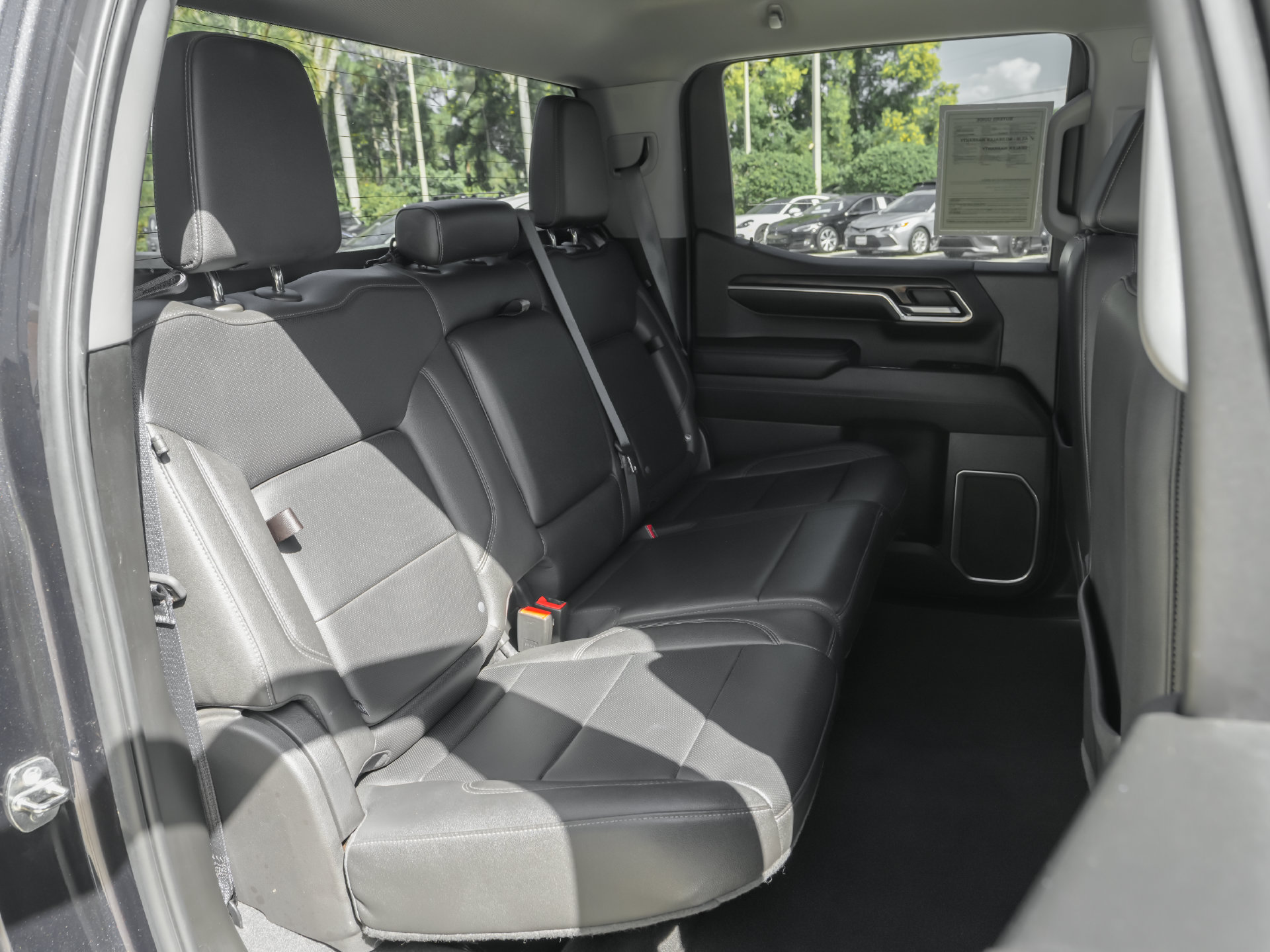 Used 2022 GMC Sierra 1500 SLT w/ SLT Premium Package RWD image 9