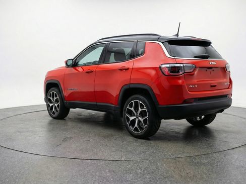 Used 2025 Jeep Compass Limited image 6