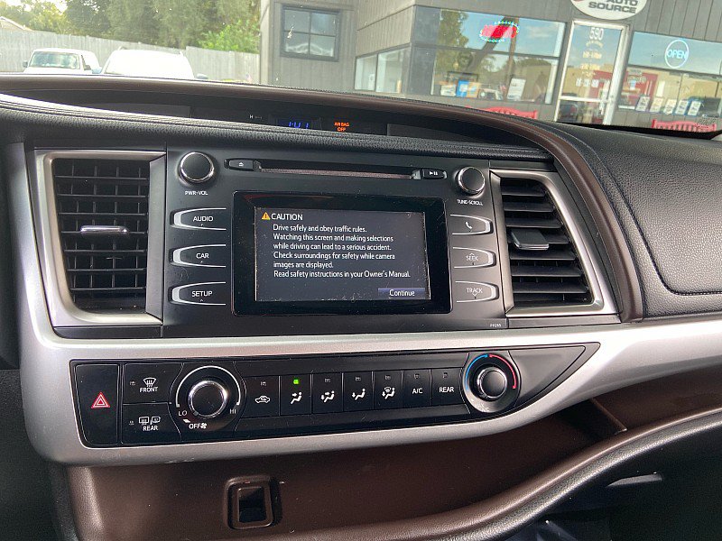 Used 2016 Toyota Highlander LE FWD image 18
