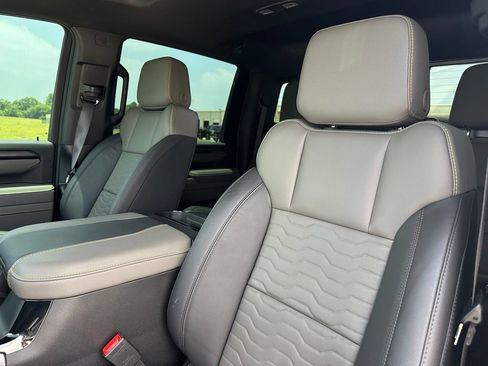 Used 2026 Chevrolet Silverado 2500 ZR2 w/ LPO, Dark Essentials Package AWD/4WD image 16