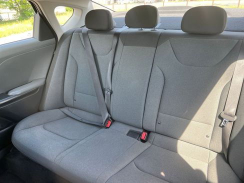 Used 2025 Kia K4 LXS FWD image 39