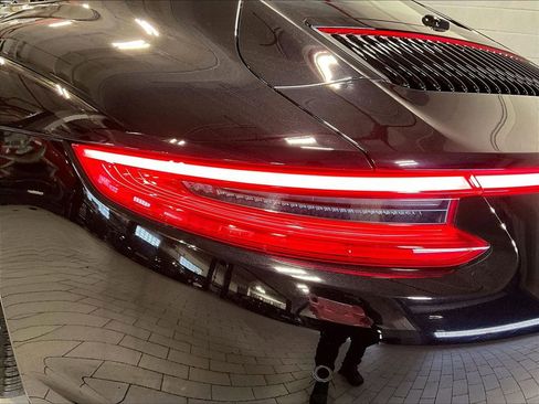 Used 2018 Porsche 911 Carrera 4S image 31