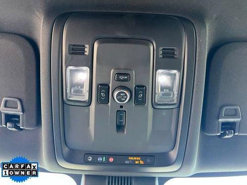 Used 2025 Chevrolet Suburban Premier AWD/4WD image 34