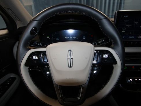 Used 2025 Lincoln Corsair AWD w/ Equipment Group 101A image 11