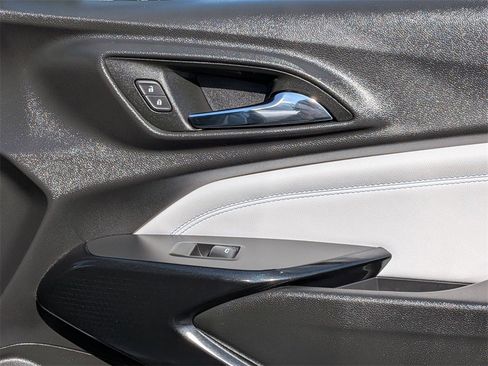 Used 2025 Chevrolet Trax LT w/ LT Convenience Package image 33