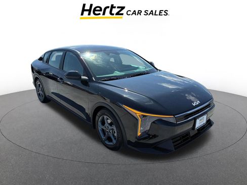 Used 2025 Kia K4 LXS image 1