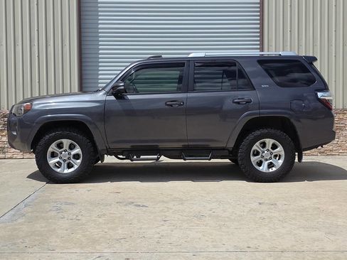 Used 2018 Toyota 4Runner SR5 Premium AWD/4WD image 2
