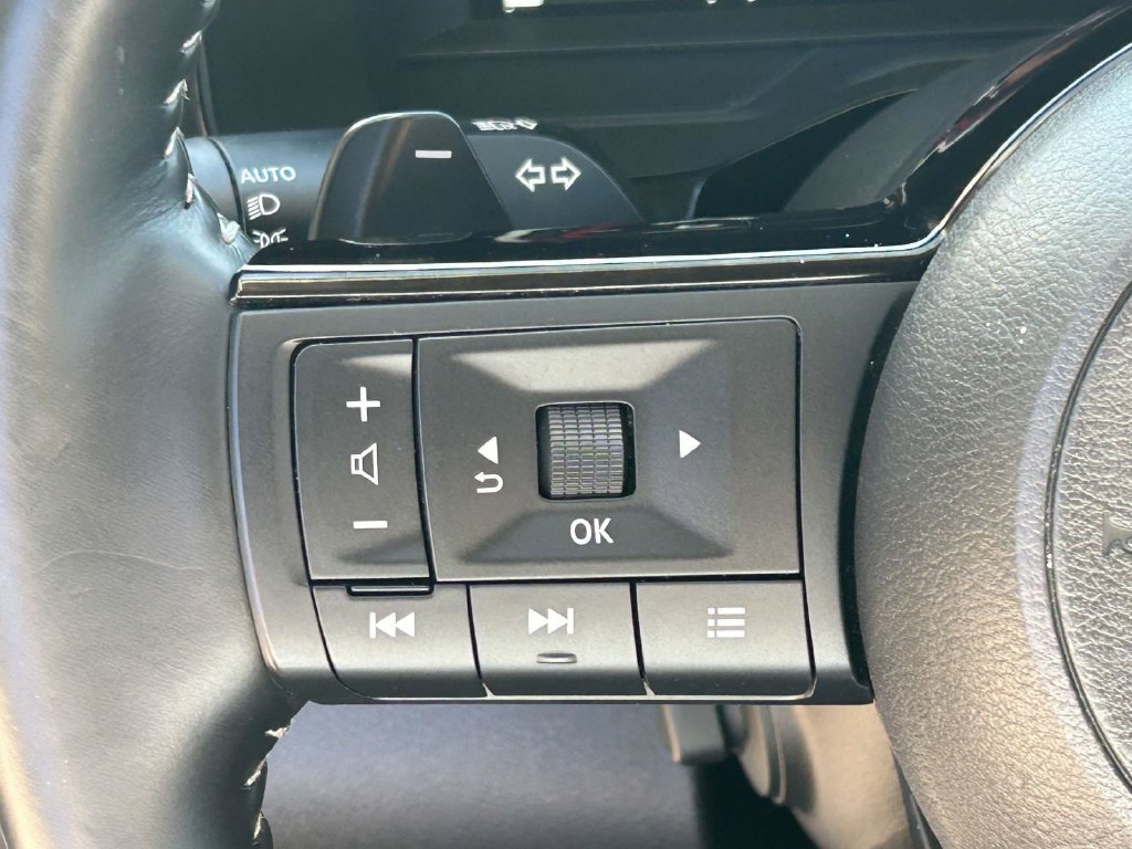 Used 2025 Nissan Pathfinder Platinum w/ Cargo Package FWD image 17