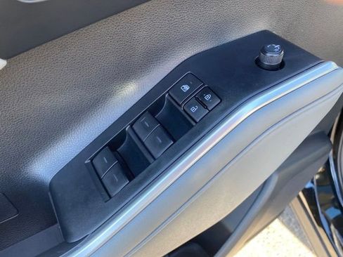 Used 2024 Toyota Highlander XLE image 15