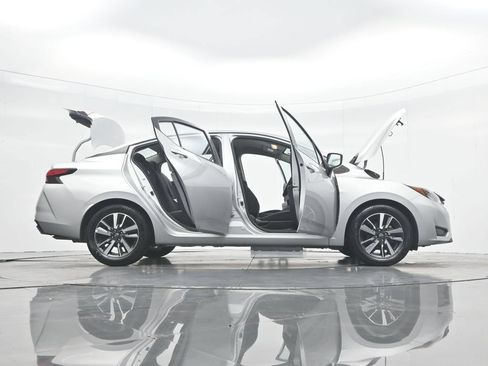 Used 2025 Nissan Versa SV FWD image 49
