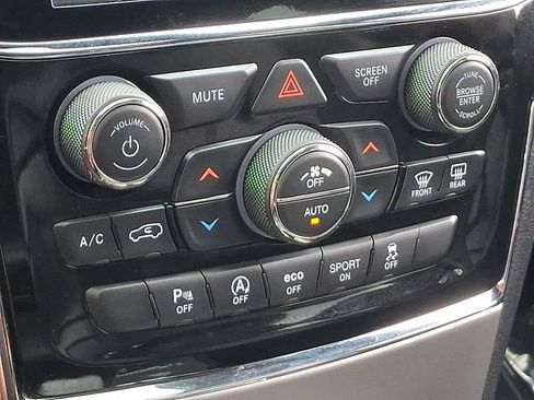 Used 2020 Jeep Grand Cherokee Limited AWD/4WD image 17