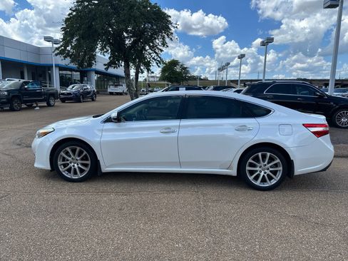 Used 2013 Toyota Avalon XLE Touring FWD image 8