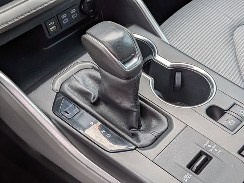 Used 2022 Toyota Highlander LE FWD image 19
