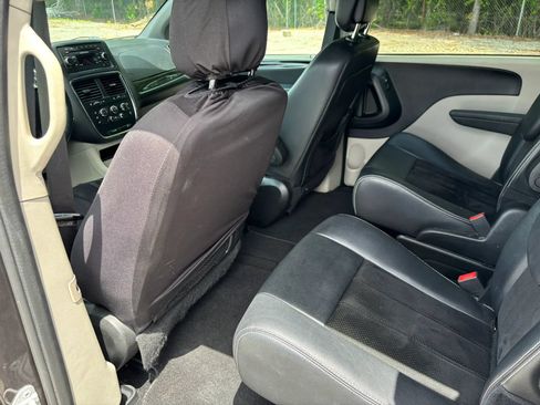 Used 2017 Dodge Grand Caravan SXT FWD image 13