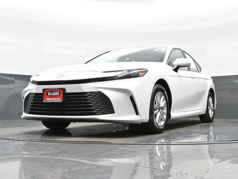 Used 2025 Toyota Camry LE image 26