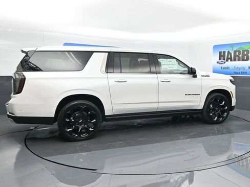 New 2025 Chevrolet Suburban High Country image 6